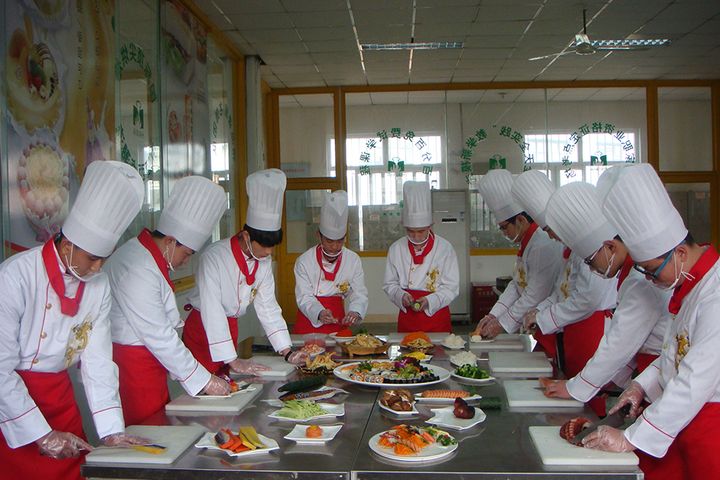 学厨师哪个学校好 学习厨师的注意事项